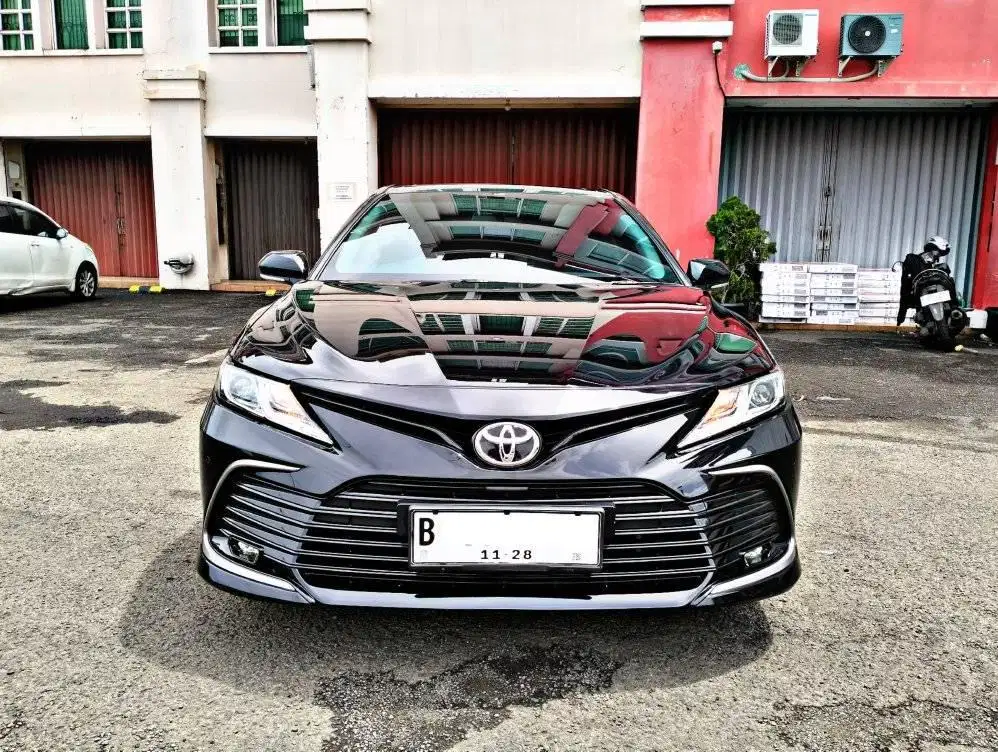 Toyota Camry V AT 2023 Low KM
