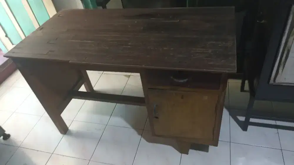 meja kerja bekas