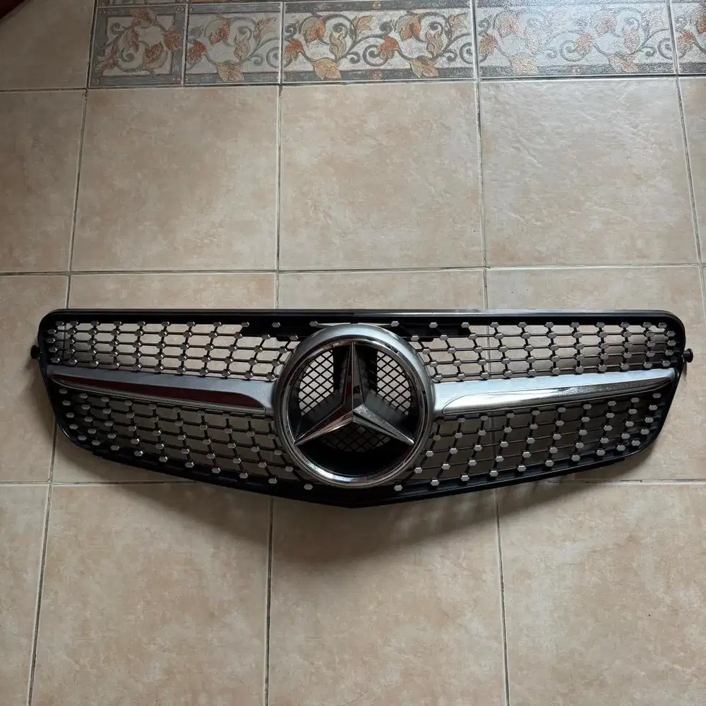 Grill mercy w204 diamond black with emblem