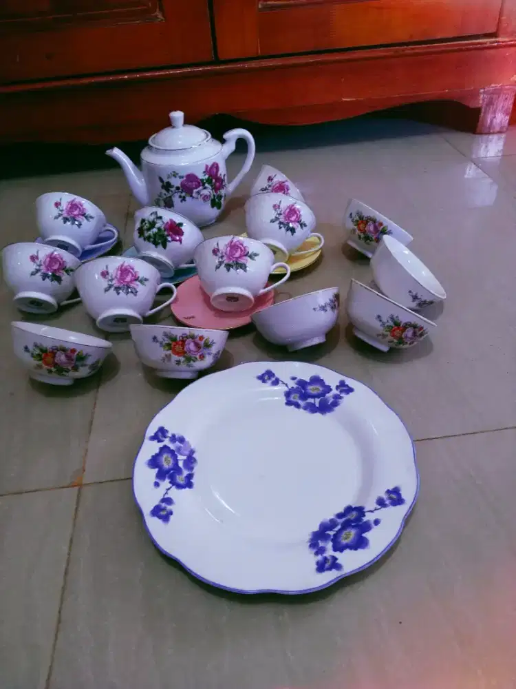 Cangkir teko keramik motif bunga mawar