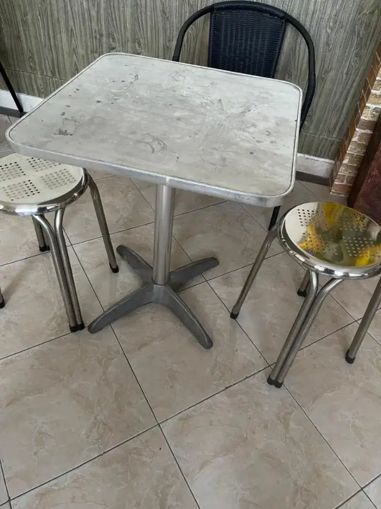 Dijual meja almunium bekas 60x60