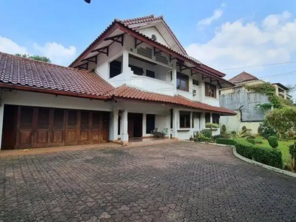 Rumah Luas Hitung Tanah Dengan Private Pool di Pondok Labu Cilandak