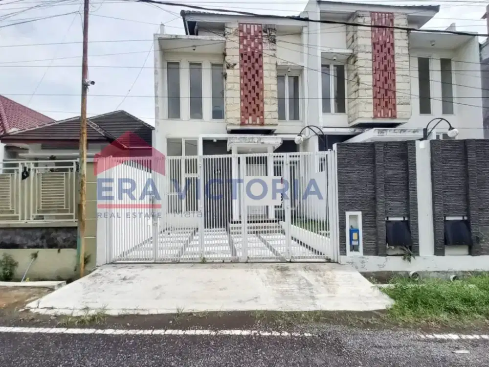 Rumah Sulfat Akses Simpangan Mobil Area Kuliner Cocok untuk Hunian Keluarga