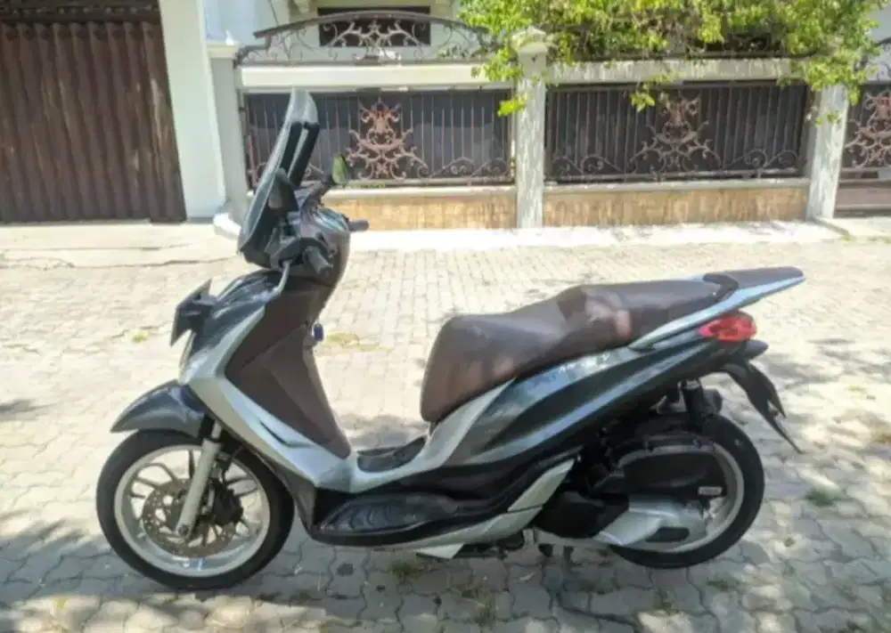 Piaggio medley iget 2016 ABS 155CC matic abu abu