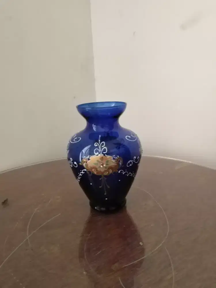 Vas Bohemia Biru Kobalt Motif Emas