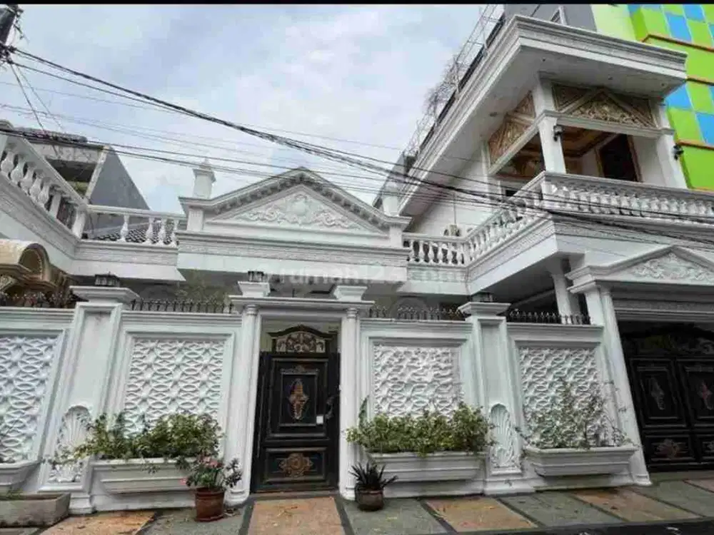 Rumah Mewah 2 lt + Kolam Renang Area Duren Sawit Jakarta Timur