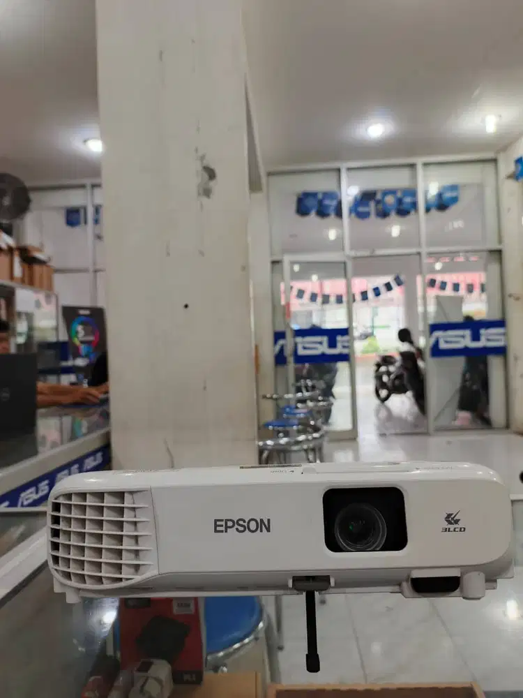 proyektor epson EB-S400 3.200 Lumens likeneww (ready banyak pilihan)