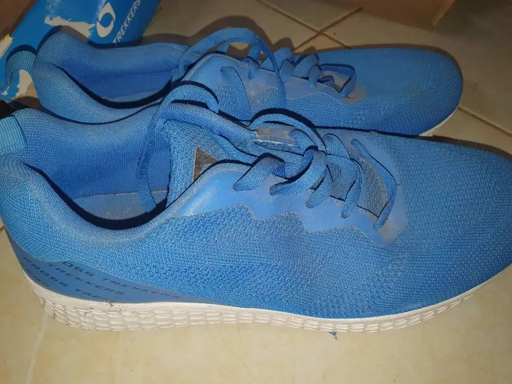 Jual murah sepatu olahraga size 45,5