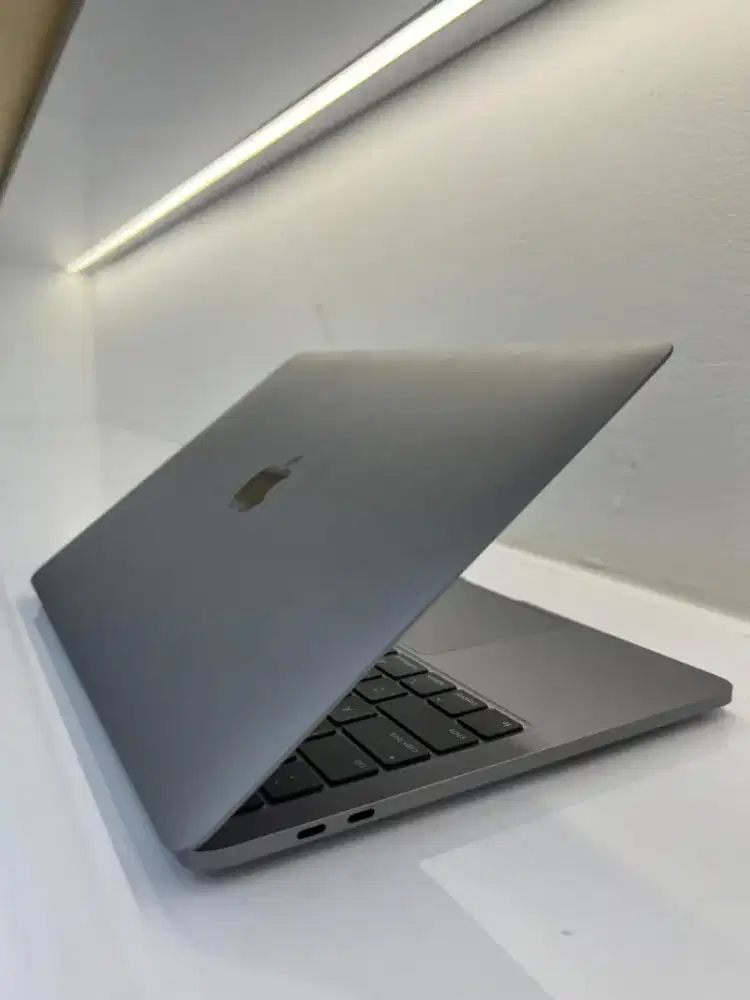 Macbook Pro 2020 i5 16/512