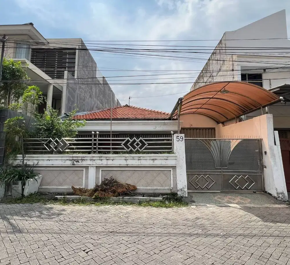DIJUAL RUMAH LEBAK INDAH DEKAT RAYA KENJERAN, ADA GARASI CARPORT