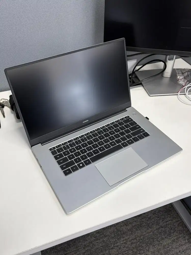 Second laptop huawei D15 8/512 core i5