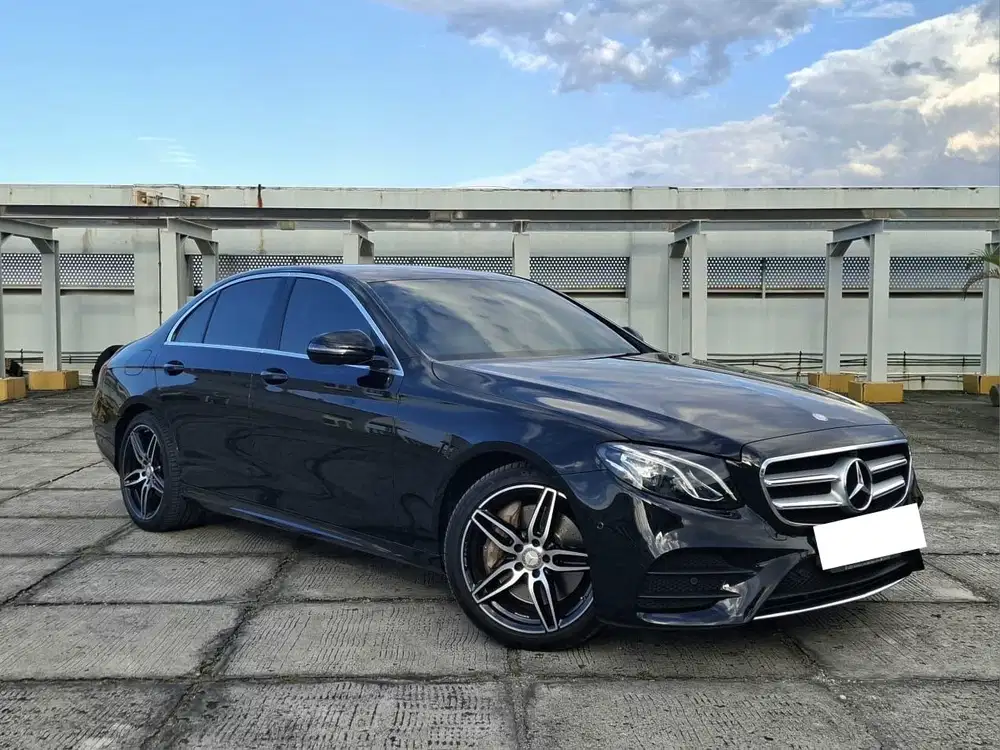Mercedes-Benz E300 AMG LINE AT 2017 Bensin