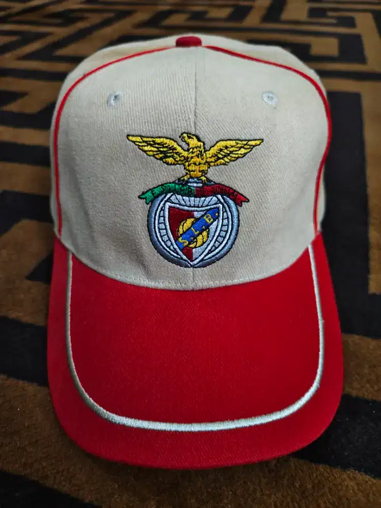 Topi Club Bola Benfica official