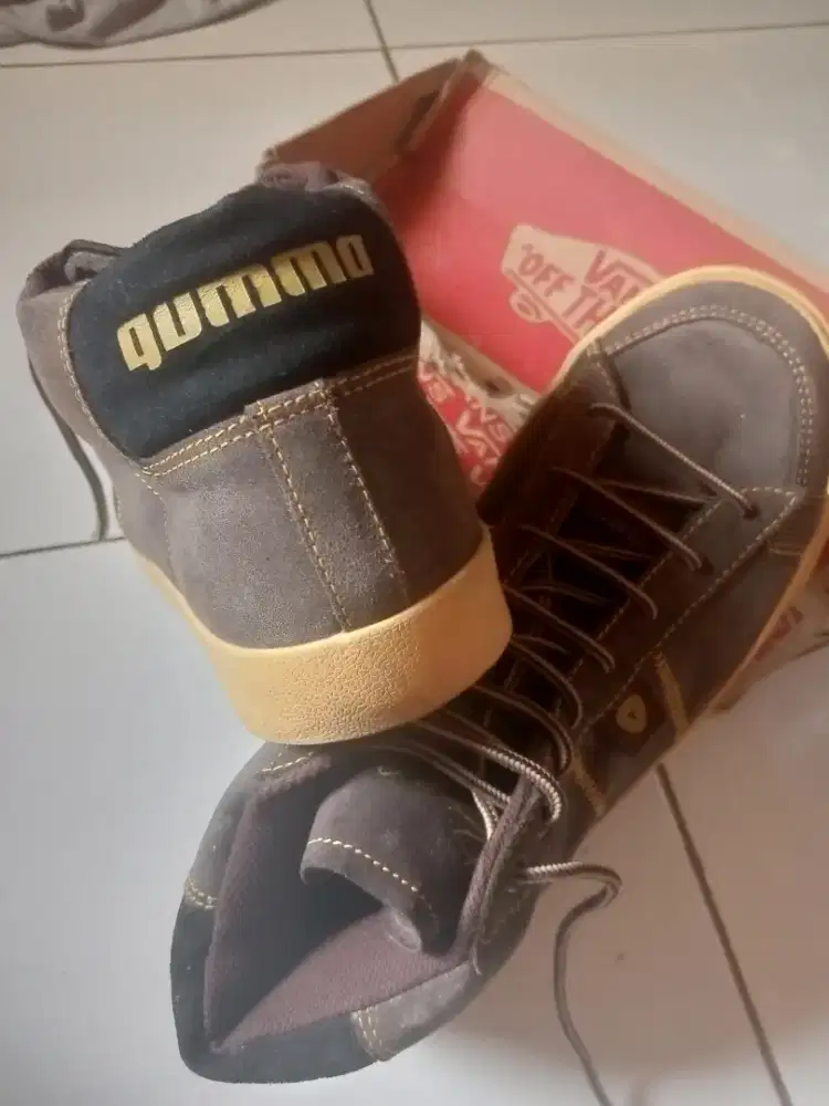 Sepatu kets pria