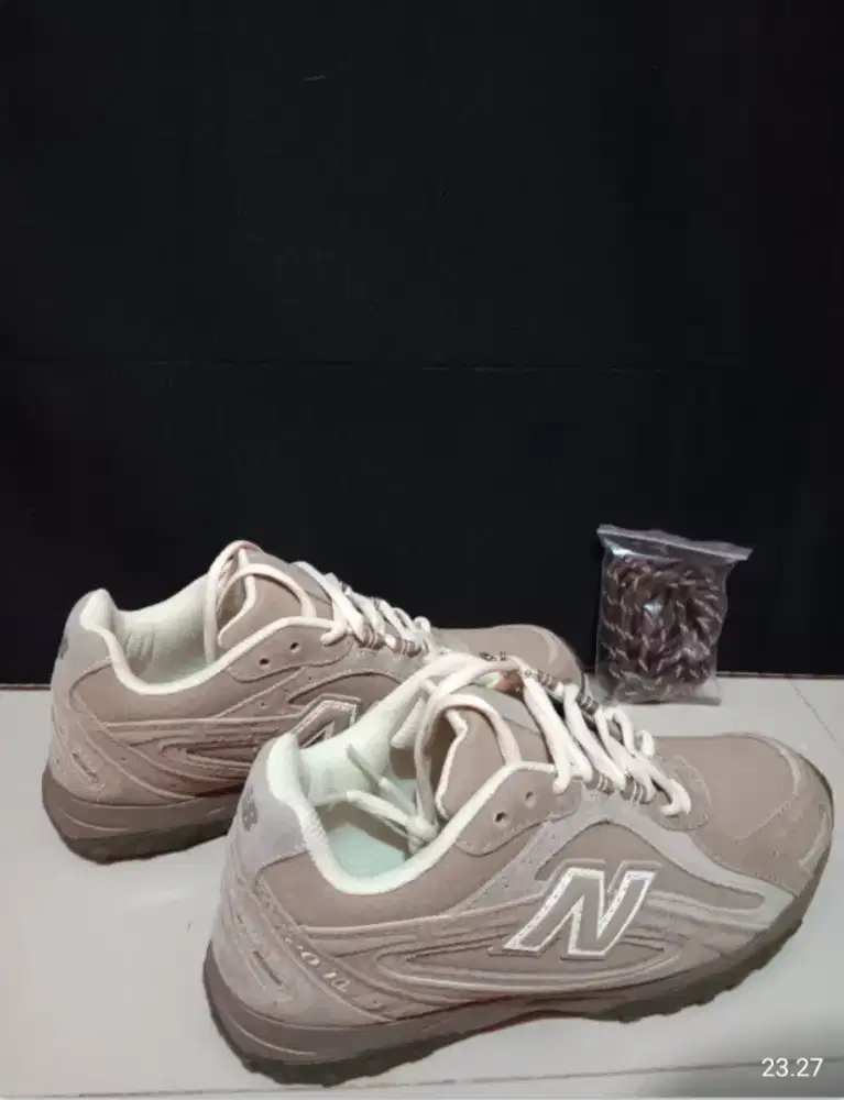 Sepatu NB Brown