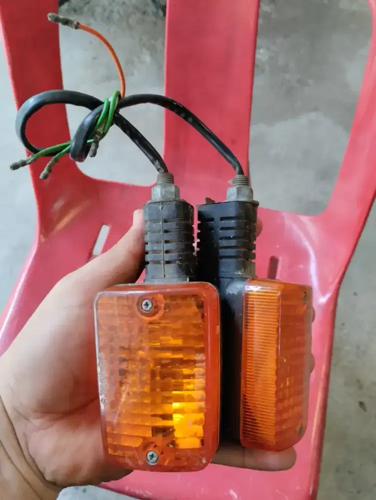 Lampu samping/ sen motor