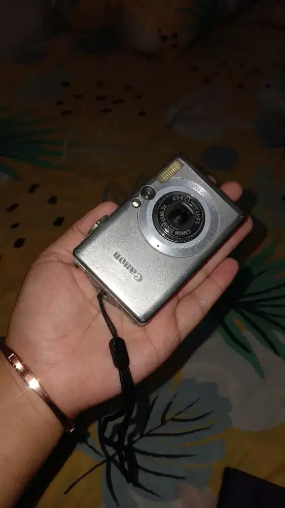 kamera Canon IXUS Digital Kondisi mati Cocok buat kanibal / sparepart