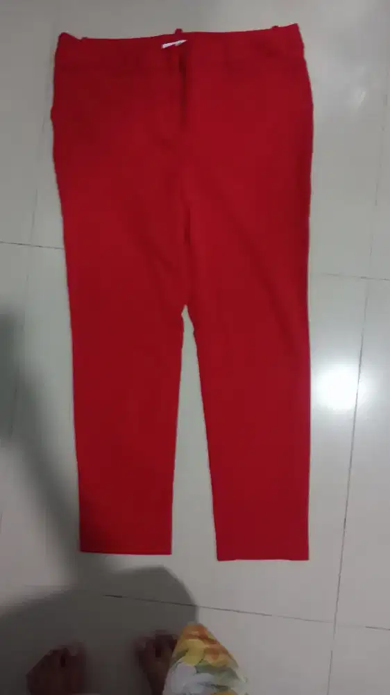 Celana wanita merah cabe
