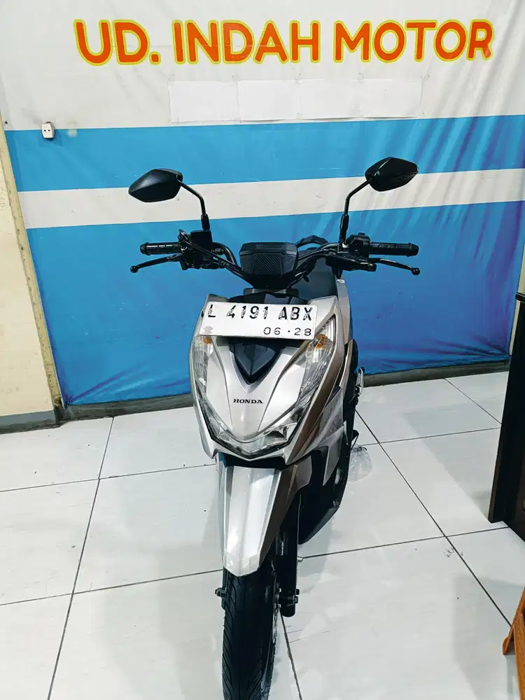 Silver glossy HONDA BEAT STREET ESP CBS SPORTY FI ECO 2023 bisa kredit
