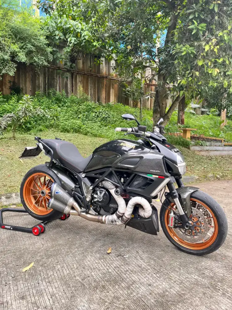 Dijual/TT DUCATI DIAVEL CARBON EDITION 1200