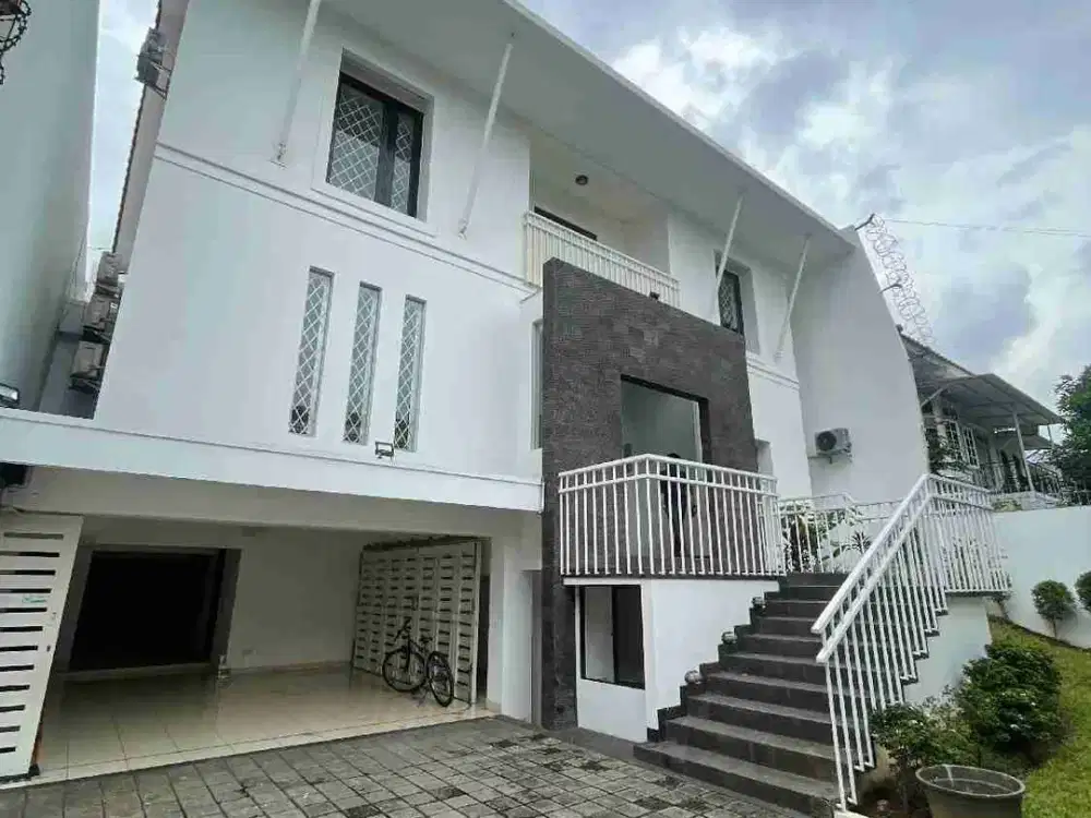 Disewakan Rumah Senopati – 4+1 Bedroom, Luas, Lokasi Premium, Cocok untuk Ekspat