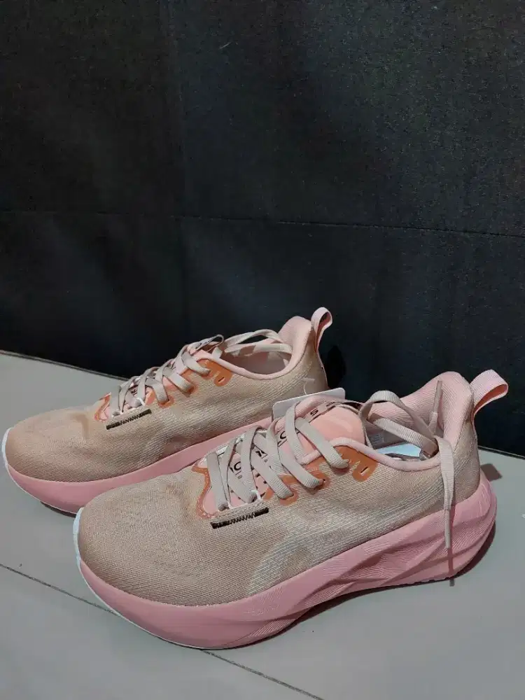 Sepatu Asics NovaBlast 5