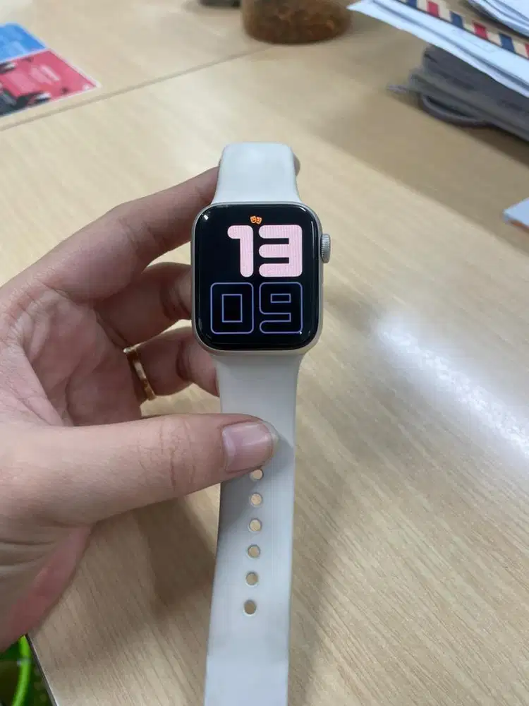 Apple Watch SE Gen 2 40mm Starlight resmi