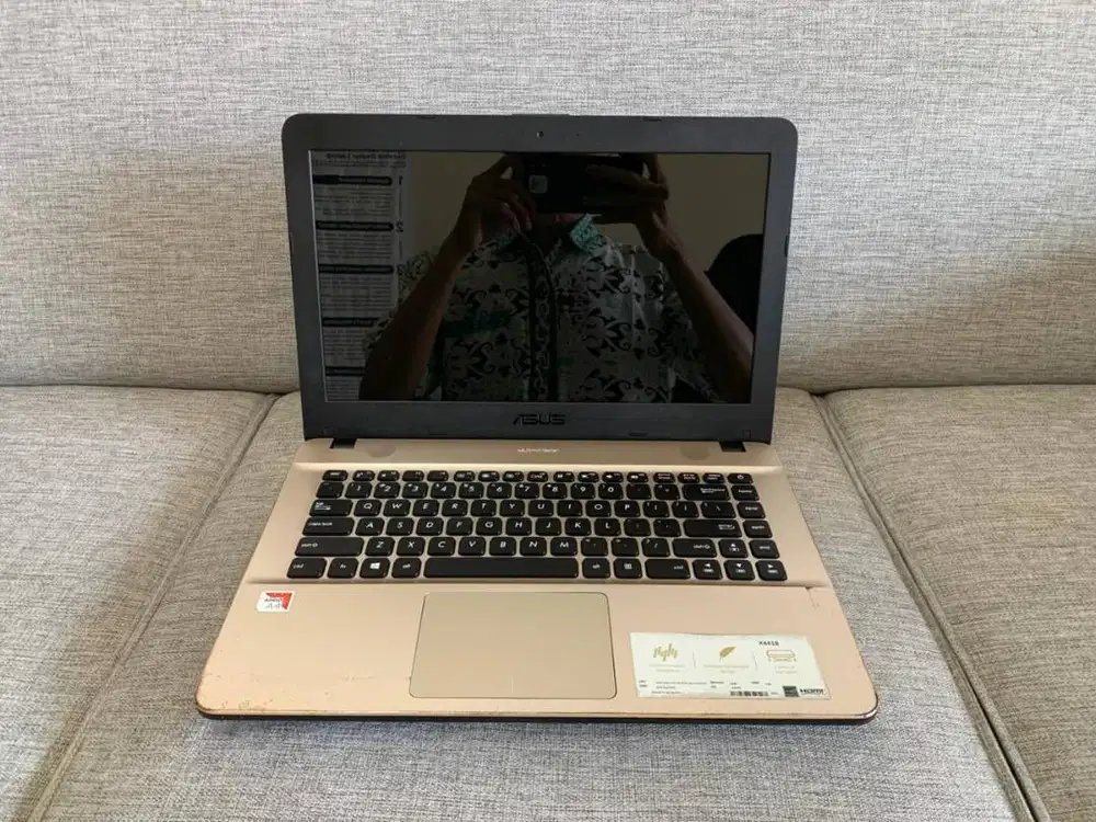 Asus X441B Processor AMD A4 RAM 4GB SSD 128GB Layar 14 HD