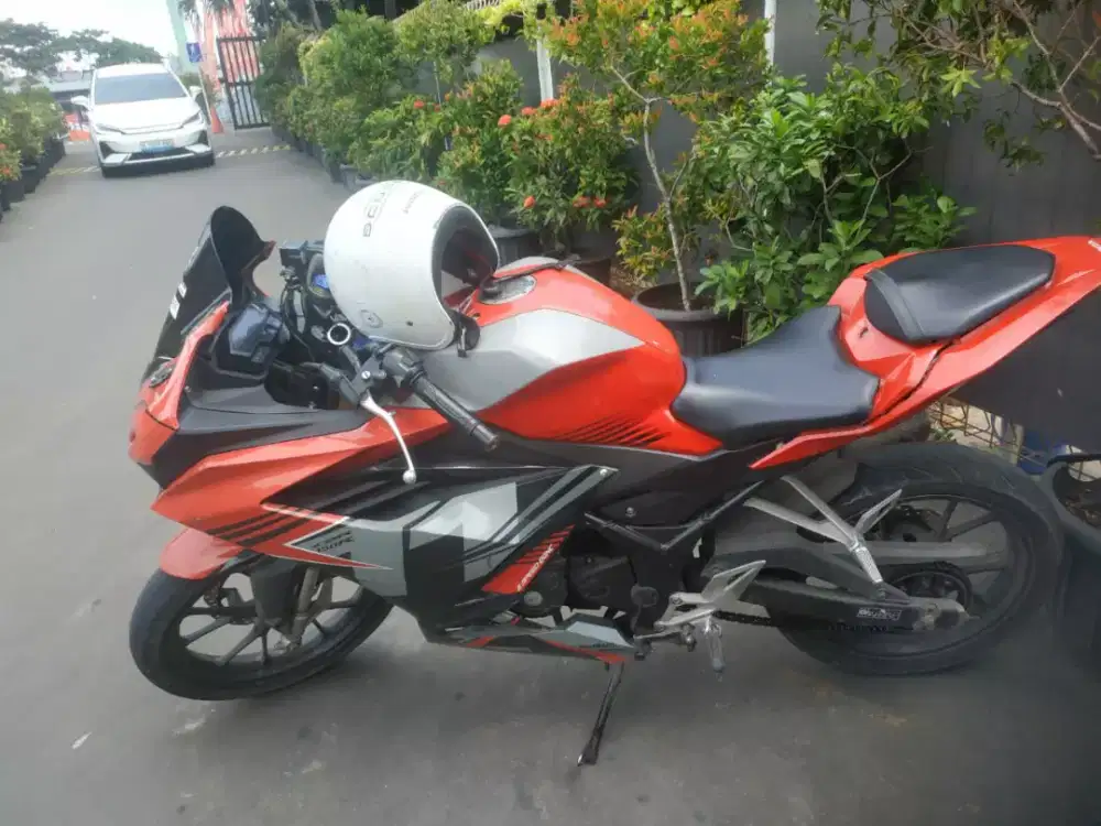 Jual cepat CBR 150 Nego sampai jadi!!!