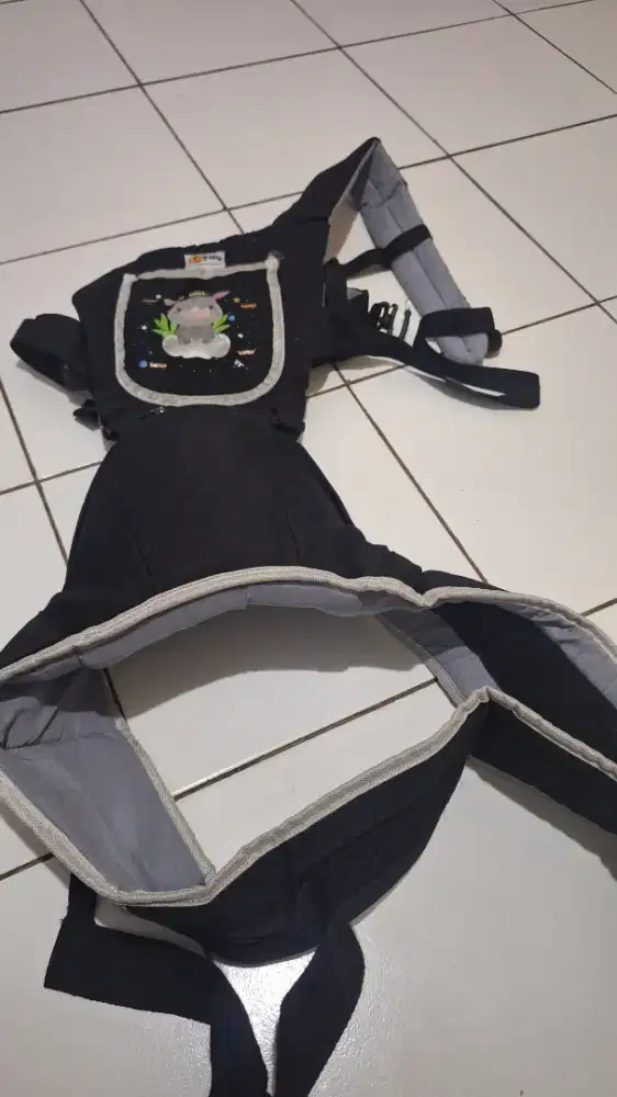 Di jual gendongan mshape depan belakang