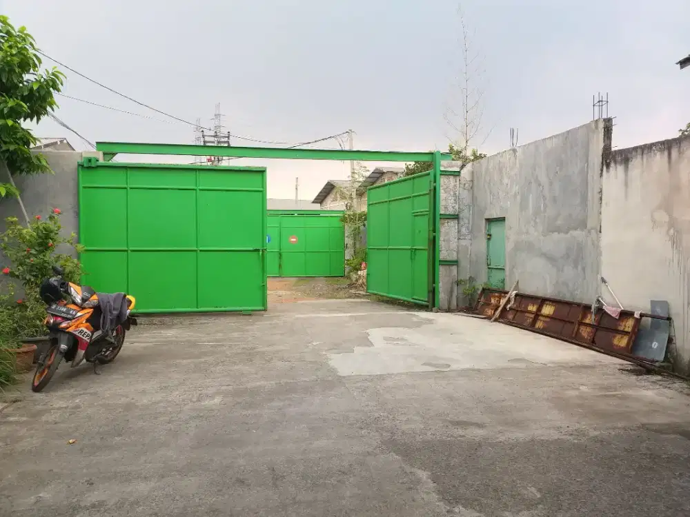 Dijual eks.pabrik 2400m2 Jl. Sadang