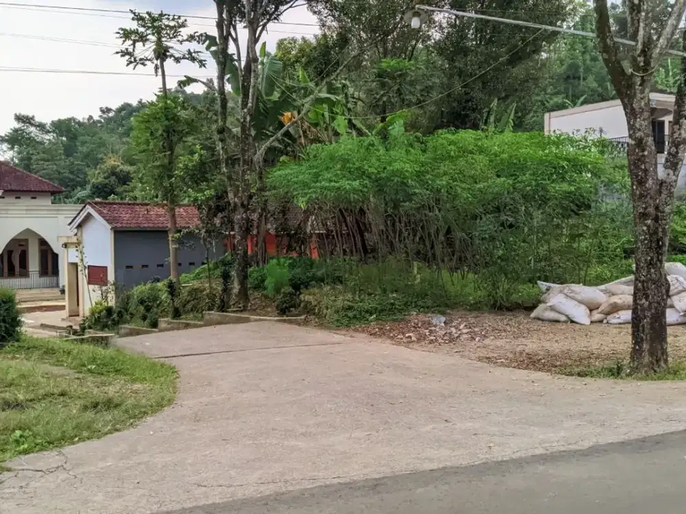 TANAH DATAR  DEPAN MESJID  UNTUK RUMAH MASA PENSIUN