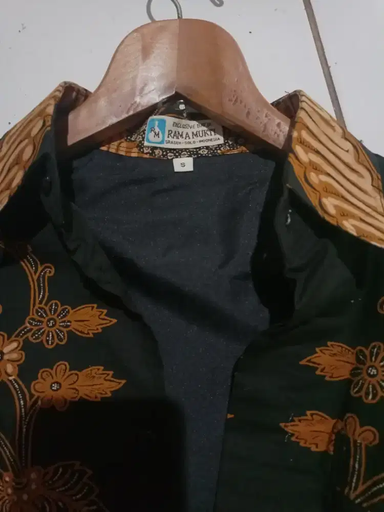Baju Batik Pria Tangan Pendek