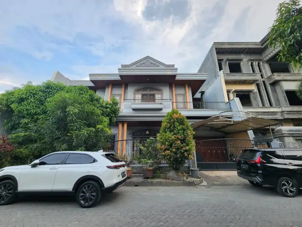 Dijual villa ukuran jumbo di komplek Cemara Asri Jalan Seroja