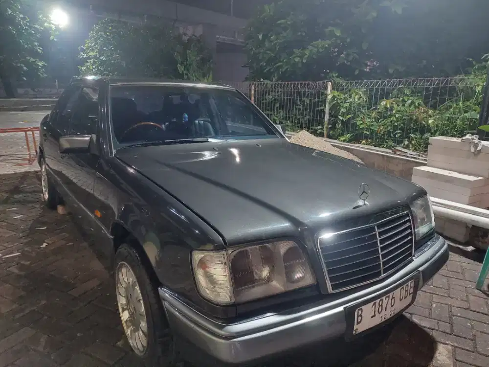Di jual atau tukar tambah ,Mercy w124 E220 tahun 1994 AT dari lahir