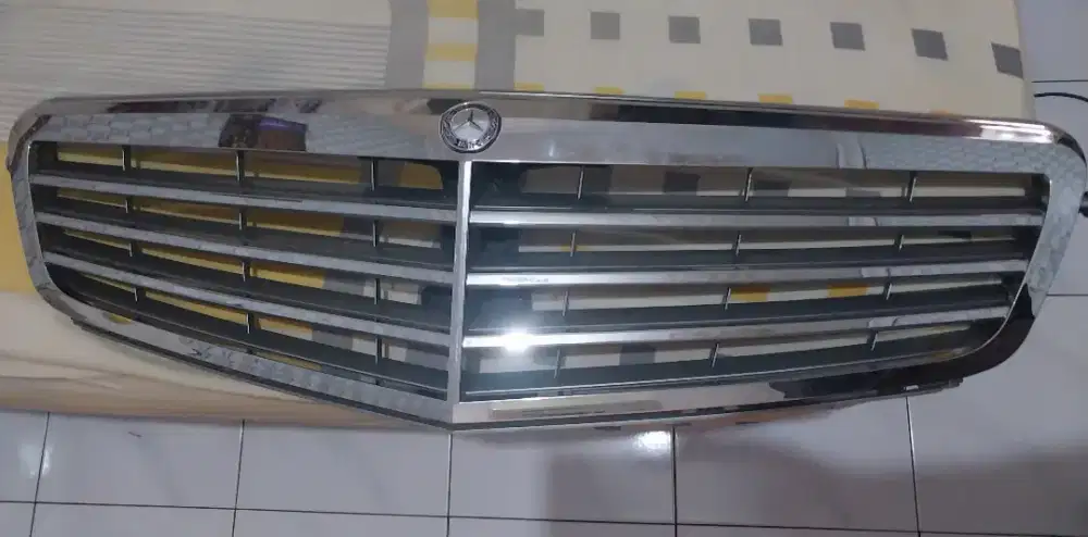 Grill Mercy W204 2013 Utuh Copotan