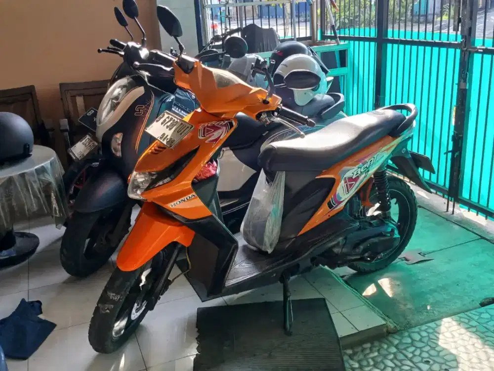 Honda beat Oranye