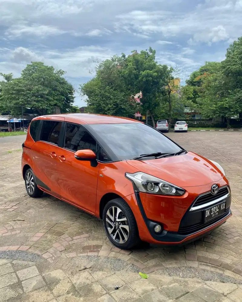 TOYOTA SIENTA V 2016 TANGAN PERTAMA
