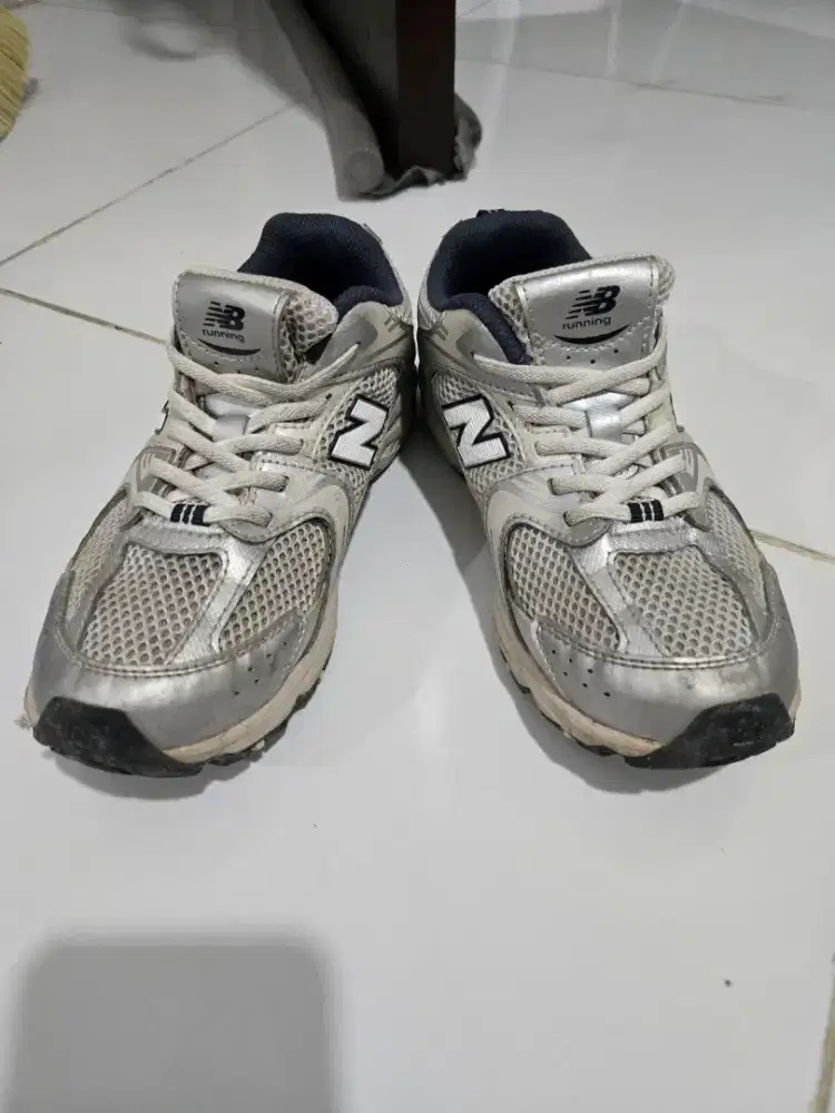 New Balance Sepatu Jalan