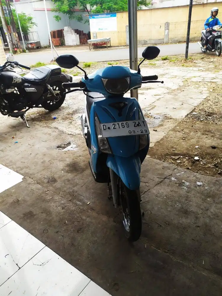 Suzuki spin warna biru