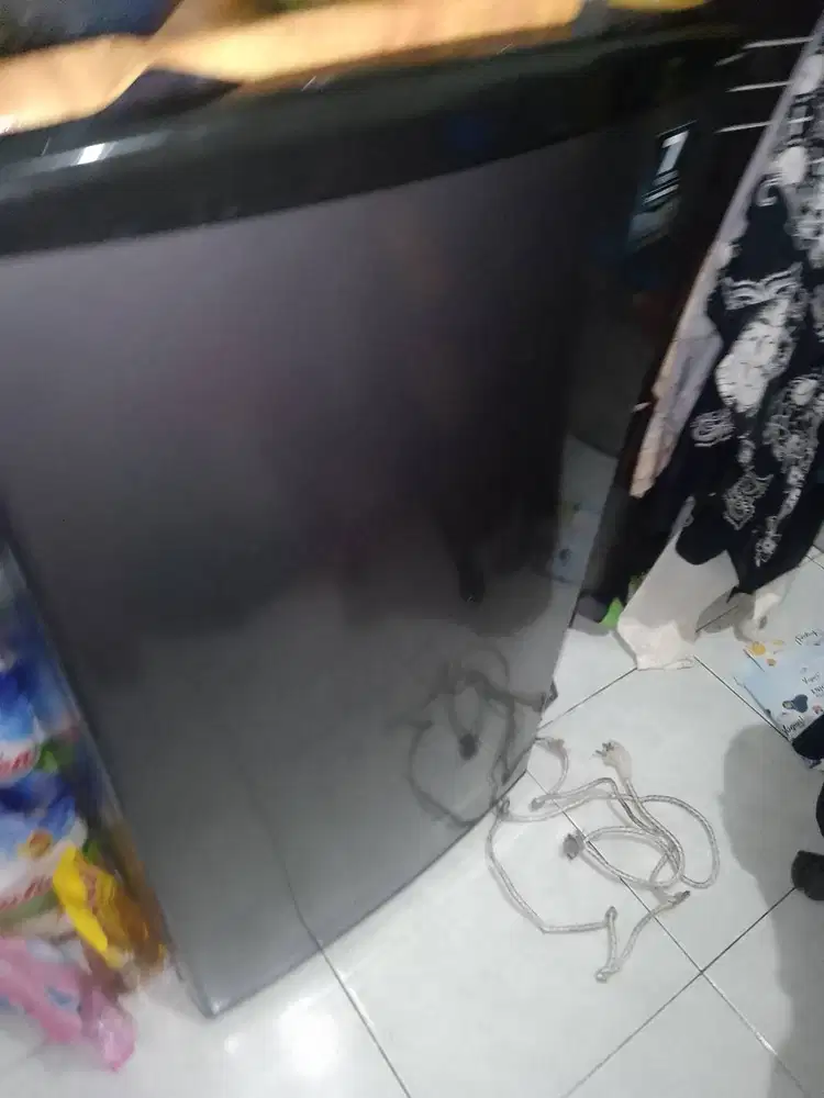 Kulkas Es Aqua dingin