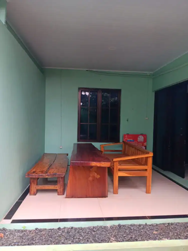 Meja dan kursi Jati satu set