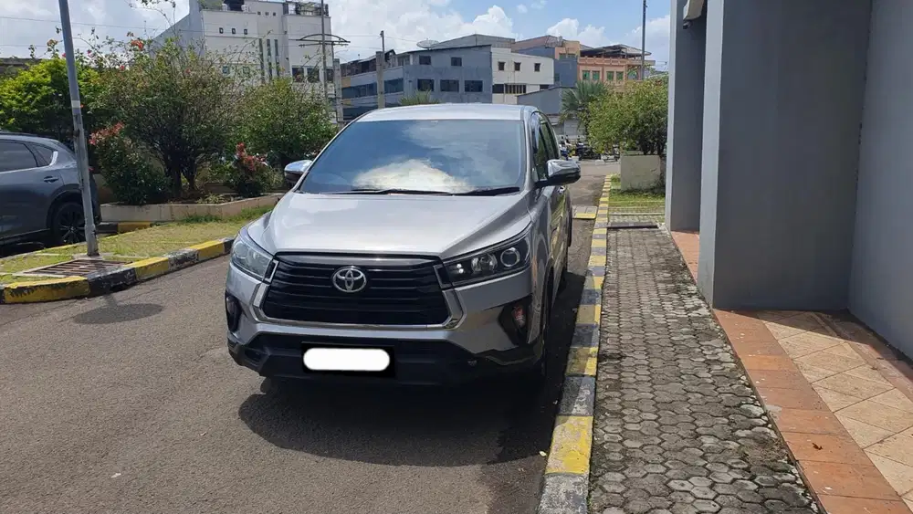 Km20rb toyota kijang innova venturer bensin 2022 silver matic