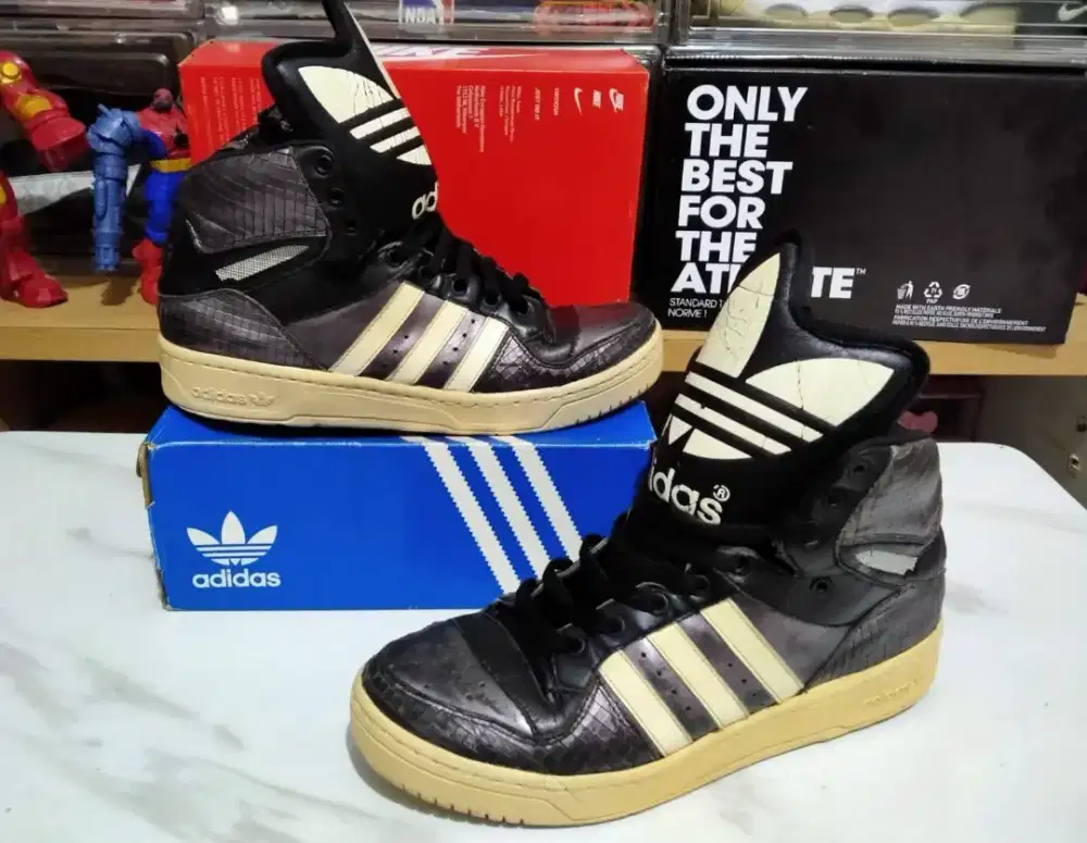 Sepatu Adidas Metro vintage size 44