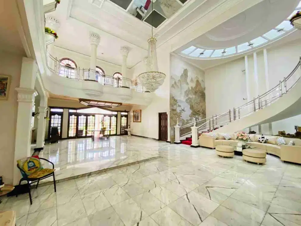 Jual Rumah Mewah, Jalan Raya Dharmahusada, kawasan premium Surabaya Timur