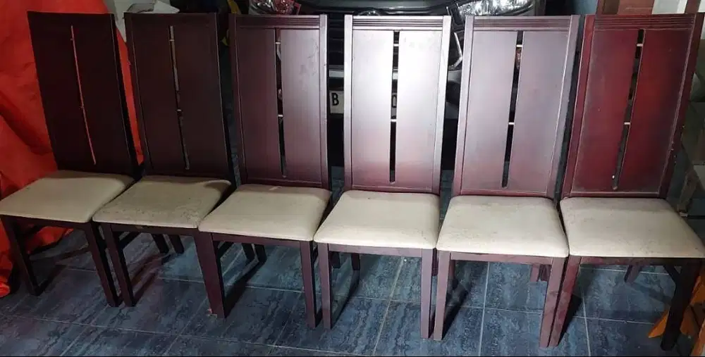 Dijual 6 (enam) bangku cokelat bekas