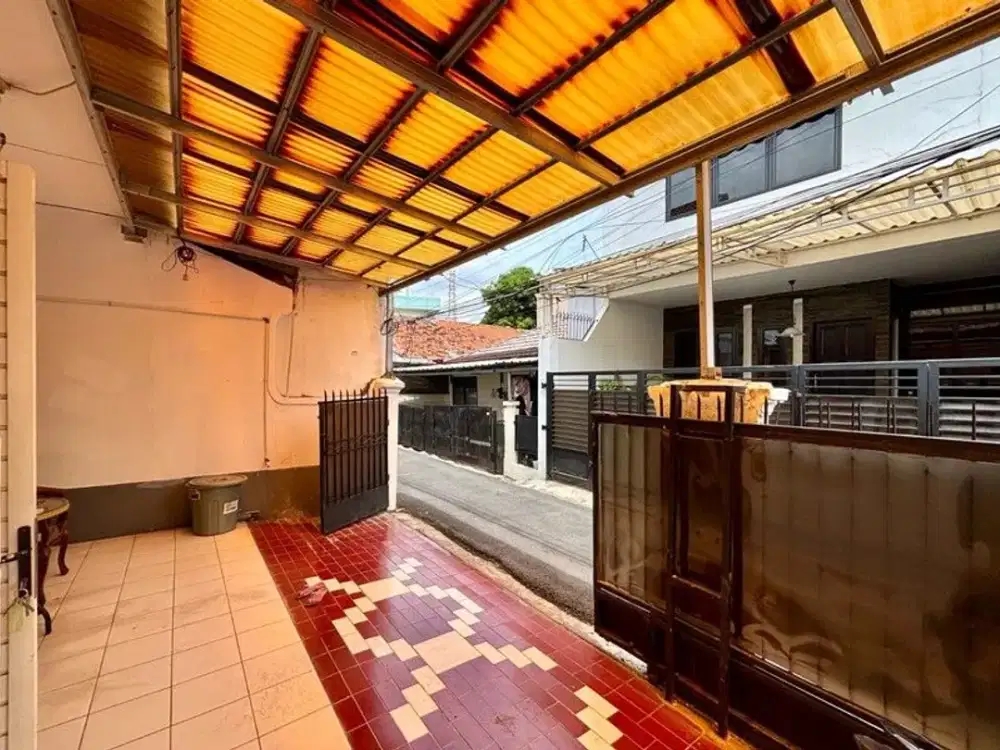 Rumah Siap Huni 2 Lantai di Tebet Barat – SHM, 3 KT, Akses Mobil