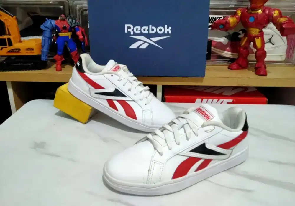Sepatu Reebok royal
