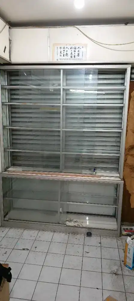 Etalase kaca 180x140cm