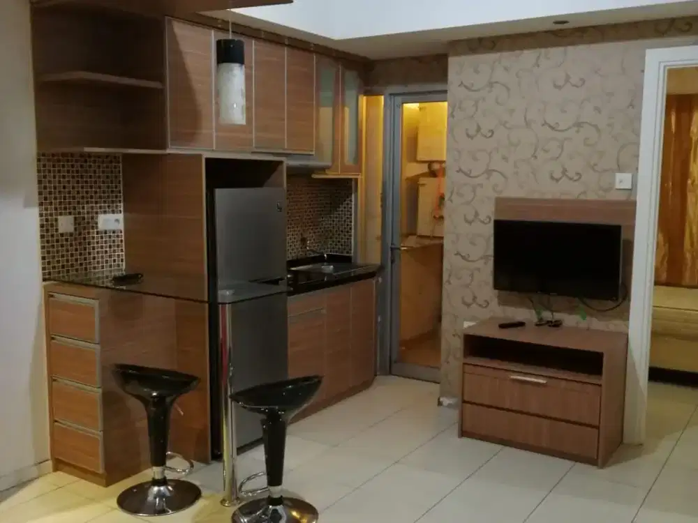 disewa unit apartemen green lake sunter,studio furnished,lantai rendah,view danau sunter,Ac dan waterheater